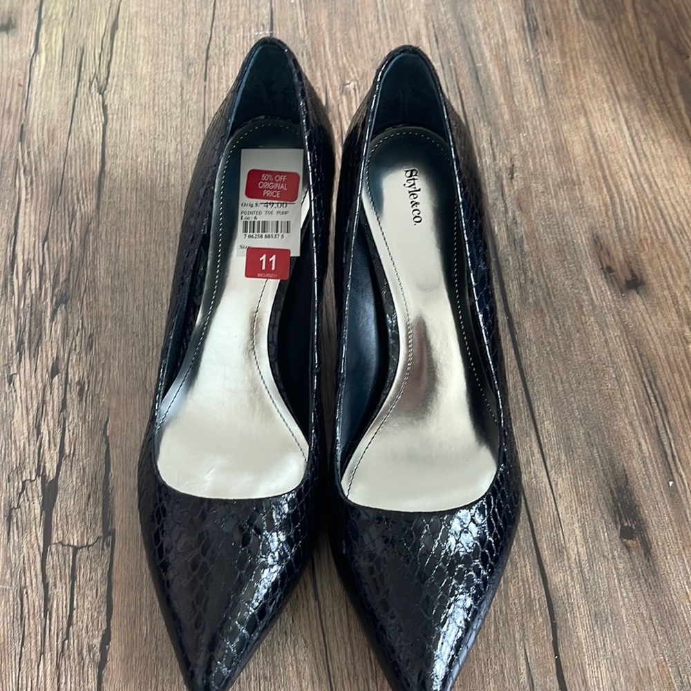 Style & Co  Pointed Toe Pump Size 11 NWOT